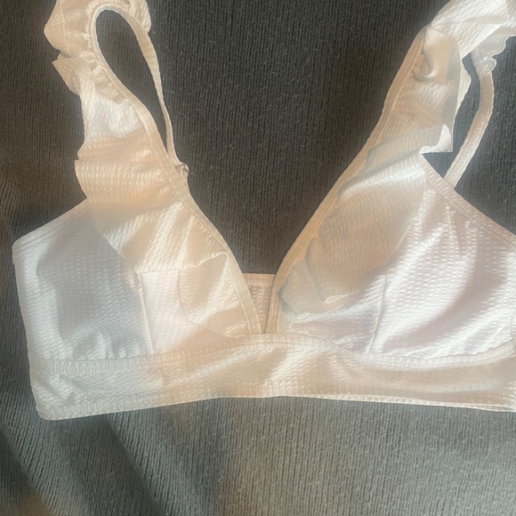 New - never worn White ruffled straps Bikini. Size Large - Picture 4 of 4